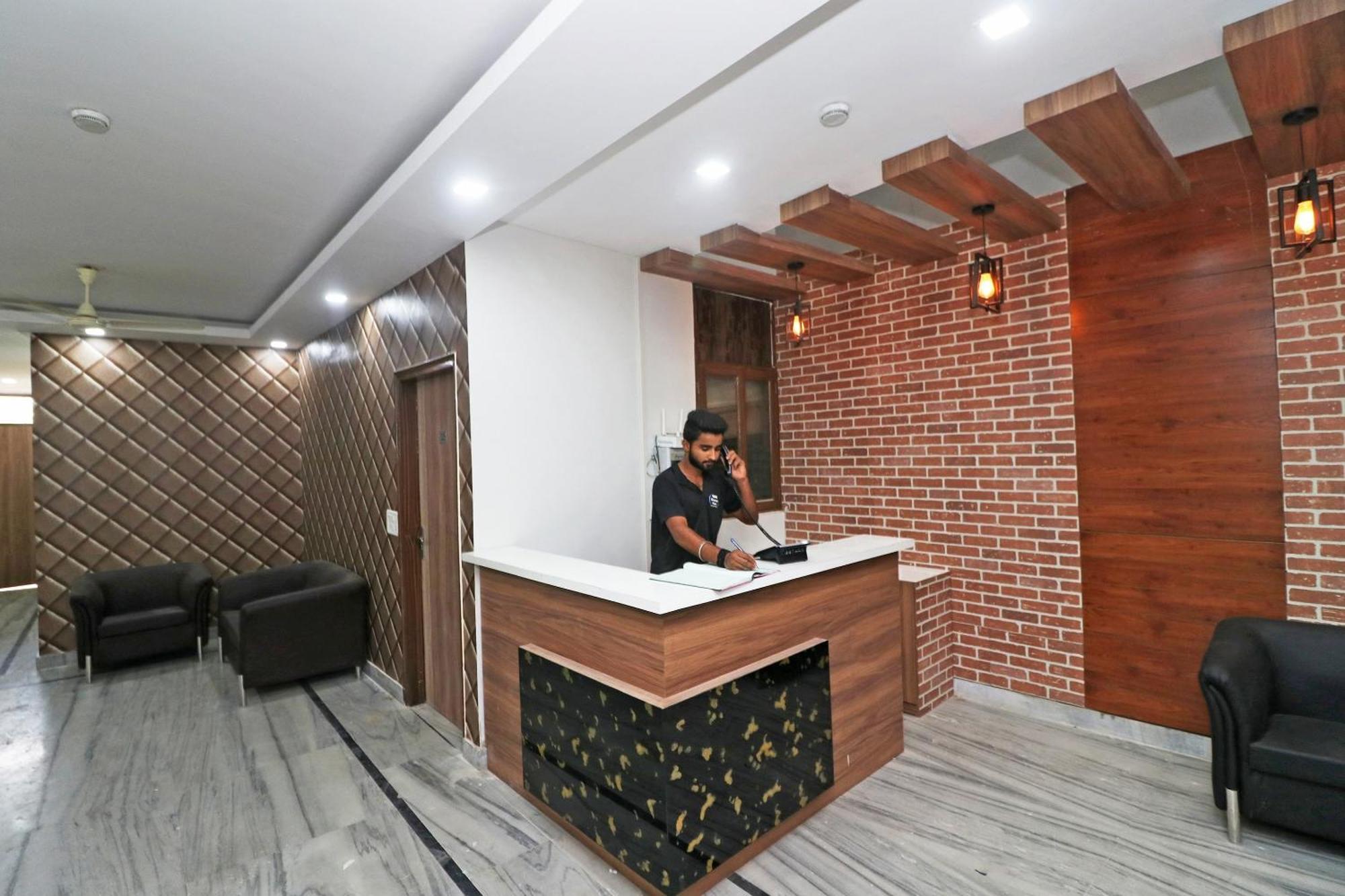Capital O 29330 Esscon House Gurgaon Exterior foto